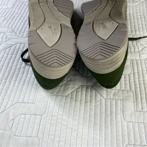 Dansko Size 36 (US 5.5-6) Women's Leela Waterproof Lace-Up Sneakers Moss Nubuck - Picture 8 of 11